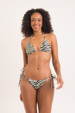 Carregar imagem no visualizador da galeria, Model Front: Rio De Sol Bas Bottom Wild-Black Lacinho