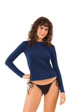 Carregar imagem no visualizador da galeria, Model Front: Rio De Sol Haut Navy Rash-Guard