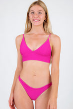 Carregar imagem no visualizador da galeria, Gallery: Rio De Sol Ensemble Set Cotele-Amaranto Tri-Tank Essential-Comfy
