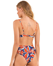 Carregar imagem no visualizador da galeria, Image 07: Rio De Sol Ensemble Set Leaves Bandeau-Joy Hotpants