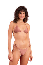 Carregar imagem no visualizador da galeria, Model Front: Rio De Sol Ensemble Set Shimmer-Copper Tri-Inv Cheeky-Tie