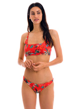 Carregar imagem no visualizador da galeria, Model Front: Rio De Sol Ensemble Set Wildflowers Bra-Sport Lisboa