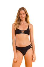 Carregar imagem no visualizador da galeria, Model Front: Rio De Sol Haut Top Bora-Black Bra-Trio
