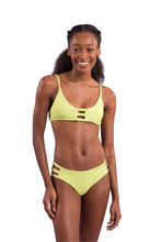 Carregar imagem no visualizador da galeria, Model Front: Rio De Sol Haut Top Bora-Citrus Bra-Trio
