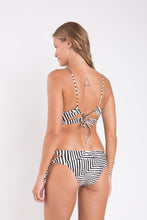 Carregar imagem no visualizador da galeria, Model Back: Rio De Sol Haut Top Collage Camille