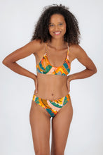 Carregar imagem no visualizador da galeria, Model Front: Rio De Sol Haut Top El-Arco Bralette