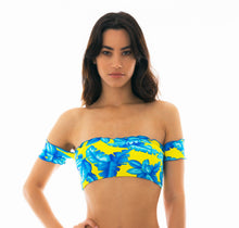 Carregar imagem no visualizador da galeria, Model Front: Rio De Sol Haut Top Palmeira Azul Off Shoulder