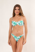 Carregar imagem no visualizador da galeria, Model Front: Rio De Sol Haut Top Pua-Valley Coral
