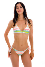 Carregar imagem no visualizador da galeria, Model Front: Rio De Sol Haut Top Revelry Tri-Fixo