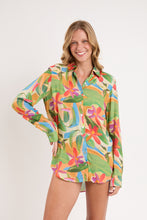 Carregar imagem no visualizador da galeria, Model Front: Rio De Sol Chemise Tropical Shirt Greta