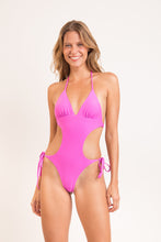 Carregar imagem no visualizador da galeria, Model Front: Rio De Sol Une Pièce Vita-Pink Trikini-Comfy