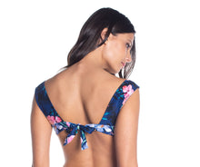 Carregar imagem no visualizador da galeria, Model Back: Saha Haut Top Sierra Floral Night