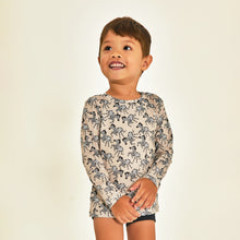 Carregar imagem no visualizador da galeria, Model Front: Uv Line T-Shirt Longsleeve Baby Zebra Upf50+