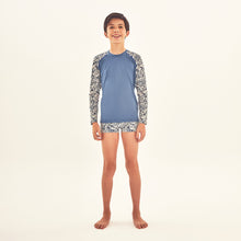 Carregar imagem no visualizador da galeria, Model Front: Uv Line T-Shirt Rash Guard Kids Costela Aco Off White Upf50+