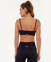 Carregar imagem no visualizador da galeria, Model Back: Alto Giro Fitness Haut Top Sem Costura Essential Preto
