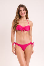 Carregar imagem no visualizador da galeria, Model Front: Rio De Sol Haut Top Shimmer-Olinda Corine
