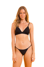 Carregar imagem no visualizador da galeria, Model Front: Rio De Sol Haut Top Bora-Black Tri-Cos
