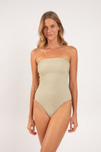 Carregar imagem no visualizador da galeria, Model Front: Rio De Sol Une Pièce Brisa-Pistache Tube-Op
