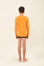 Carregar imagem no visualizador da galeria, Model Back: Uv Line T-Shirt Kids Longsleeve Uvpro Laranja
