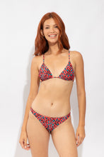 Carregar imagem no visualizador da galeria, Model Front: Rio De Sol Bas Bottom Coral-Feline Leblon
