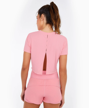 Carregar imagem no visualizador da galeria, Model Back: Alto Giro Fitness Haut T-Shirt Skin Fit Cropped 1983 Rosa Icing
