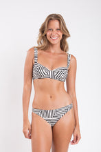 Carregar imagem no visualizador da galeria, Model Front: Rio De Sol Ensemble Set Collage Amelia Essential-Comfy
