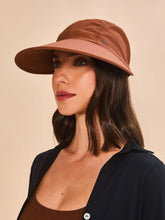 Carregar imagem no visualizador da galeria, Image 02: Uv Line Casquette Visor Capri Colors Nac Fem Coniac Upf50+
