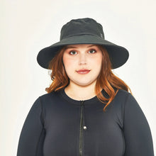 Carregar imagem no visualizador da galeria, Model Front: Uv Line Chapeau Souple/Capeline Hat Lyon Nac L Fem Black Upf50+
