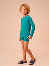Carregar imagem no visualizador da galeria, Model Front: Uv Line T-Shirt Longsleeve Uvpro Kids Green Sea Upf50+
