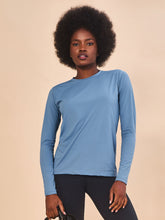 Carregar imagem no visualizador da galeria, Model Front: Uv Line T-Shirt Longsleeve Uvpro Indigo Upf50+
