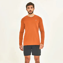 Carregar imagem no visualizador da galeria, Model Front: Uv Line T-Shirt Pour Homme Longsleeve Sport Fit Caramelo
