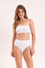 Carregar imagem no visualizador da galeria, Image 06: Rio De Sol Bas Bottom Memphis-White Hotpants
