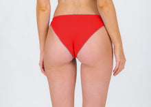Carregar imagem no visualizador da galeria, Model Back: Rio De Sol Bas Bottom Rouge Essential-Comfy
