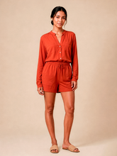 Carregar imagem no visualizador da galeria, Model Front: Uv Line Chemise Shirt Bella Pitanga Upf50+
