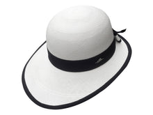 Carregar imagem no visualizador da galeria, Model Front: De Punta En Blanco Chapeau Panama Lady Golf White Black
