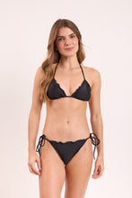 Carregar imagem no visualizador da galeria, Model Front: Rio De Sol Haut Top Touch-Black Frufru
