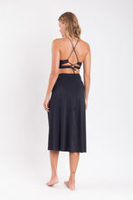 Carregar imagem no visualizador da galeria, Model Back: Rio De Sol Jupe De Page Nero Long-Skirt-Knot
