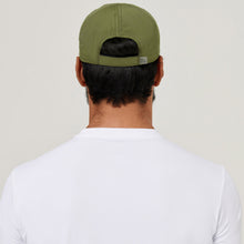 Carregar imagem no visualizador da galeria, Model Back: Uv Line Casquette Cap Uv Pro Masc Green Militar Upf50+
