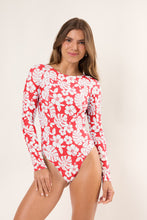 Carregar imagem no visualizador da galeria, Model Front: Wednesday In Hawaii By Rio De Sol Une Pièce Pua-Hibiscus Surf
