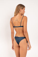 Carregar imagem no visualizador da galeria, Model Back: Rio De Sol Haut Top Shimmer-Shark Balconet-Tie
