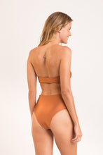 Carregar imagem no visualizador da galeria, Model Back: Rio De Sol Bas Bottom Nocciola High-Waist-Spin
