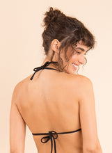 Carregar imagem no visualizador da galeria, Model Back: Rio De Sol Haut Top Bora-Black Tri-Inv
