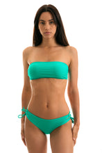 Carregar imagem no visualizador da galeria, Model Front: Rio De Sol Haut Top Bahamas Reto
