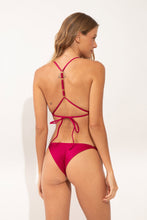 Carregar imagem no visualizador da galeria, Model Back: Rio De Sol Ensemble Set Shimmer-Desejo Tri-Fixo-Noa Cheeky-Noa
