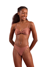 Carregar imagem no visualizador da galeria, Model Front: Rio De Sol Ensemble Set Shimmer-Copper Bandeau-Joy Nice-Fio
