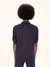 Carregar imagem no visualizador da galeria, Model Back: Uv Line Chemise Shirt Copa Black Upf50+
