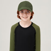 Carregar imagem no visualizador da galeria, Model Front: Uv Line Casquette Cap Teen Colors Verde Militar Upf50+
