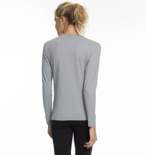 Carregar imagem no visualizador da galeria, Model Back: Uv Line T-Shirt Longsleeve Uvpro Fem Grey Upf50+
