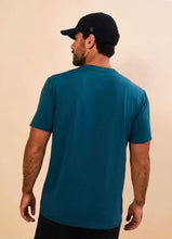 Carregar imagem no visualizador da galeria, Model Back: Uv Line T-Shirt Pour Homme T-Shirt New Fit Masc Petroleo Upf50+
