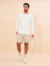 Carregar imagem no visualizador da galeria, Model Front: Uv Line Bermuda / Short Pour Homme Shorts Acqua Boxer Areia Upf50+

